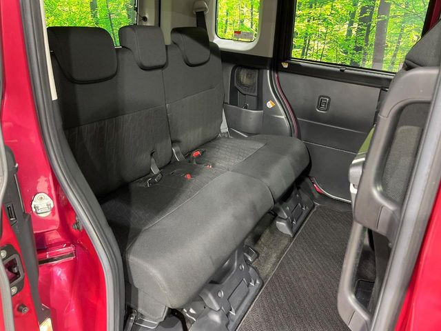 後部座席も気になるようなキズ・汚れやへたり等、大きなダメージはなく、良好な状態です。