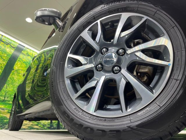 【15インチアルミホイール】外観にマッチしたアルミホイールを装着しております。各種アルミホイールや、スタッドレスタイヤも取扱いしております。是非ご相談ください♪