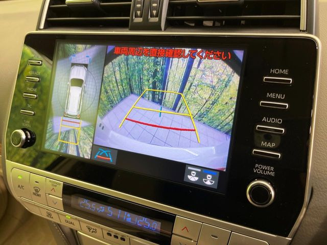 【パノラミックビューモニター】専用のカメラにより、上から見下ろしたような視点で360度クルマの周囲を確認することができます☆死角部分も確認しやすく、狭い場所での切り返しや駐車もスムーズに行えます。