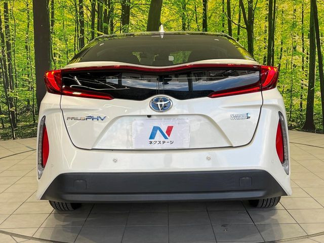 安心の最長10年・走行無制限保証(有償)をご用意。保証内容も充実はもちろん、無料点検&オイル交換や、年中無休の全国・24時間ロードサービスも付帯されておりますのでご安心下さい。