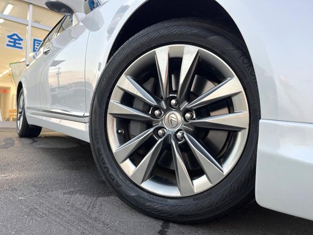 �y����18�C���`�A���~�z�C�[���z�O�ςɃ}�b�`���������A���~�z�C�[���𑕒����Ă���܂��B�e��ЊO�A���~�z�C�[����A�X�^�b�h���X�^�C�����戵�����Ă���܂��B���񂲑��k����������