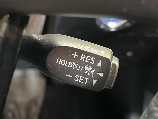 【レーダークルーズコントロール】高速道路での長距離走行が楽に!!自動で速度を保つクルーズコントロールが、衝突軽減システムと連携し、前方の車両を感知して車間を保つように速度調節してくれます!!