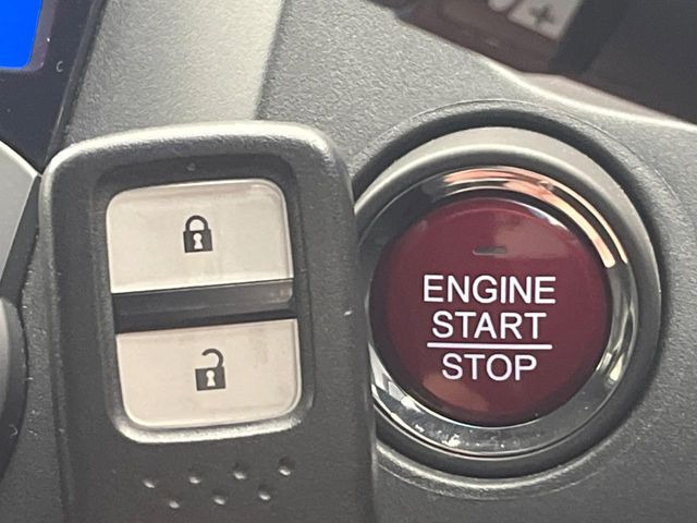 �yHonda�X�}�[�g�L�[�z�J�o����|�P�b�g�ɓ��ꂽ�܂܂ł��h�A�̎{���E�������\�ȃX�}�[�g�L�[�𑕔��B�G���W���̃I���E�I�t�����J�M�����o���K�v����������Ƃ��Ă��֗��ł���