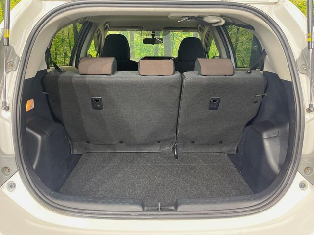 ���i�̂���������ʋ΁A���}���ɏ\���ȉ׎��X�y�[�X���m�ۂ��Ă���܂��B�Z�J���h�V�[�g��|���ƁA�傫�ȉו��̐ύڂ��\�ł���