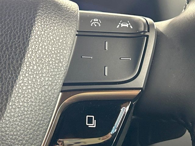 【レーダークルーズコントロール】高速道路での長距離走行が楽に!!自動で速度を保つクルーズコントロールが、衝突軽減システムと連携し、前方の車両を感知して車間を保つように速度調節してくれます!!