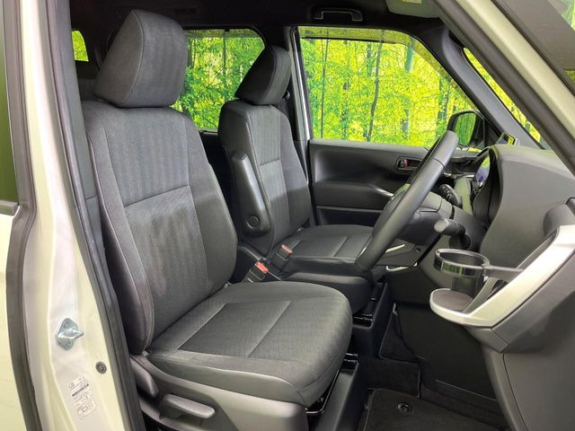 運転席シート廻りは使用感も少なく、良好な状態となっています。丁寧に使われていたことがよくわかりますね。