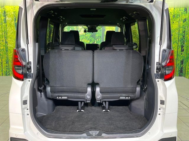 普段のお買い物や通勤、送迎等に十分な荷室スペースを確保しております。セカンドシートを倒すと、大きな荷物の積載も可能です♪