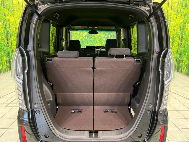 ���i�̂���������ʋ΁A���}���ɏ\���ȉ׎��X�y�[�X���m�ۂ��Ă���܂��B�Z�J���h�V�[�g��|���ƁA�傫�ȉו��̐ύڂ��\�ł���