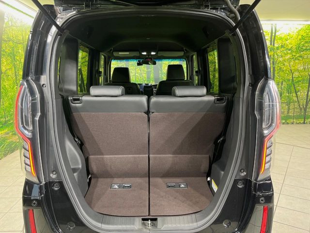 ���i�̂���������ʋ΁A���}���ɏ\���ȉ׎��X�y�[�X���m�ۂ��Ă���܂��B�Z�J���h�V�[�g��|���ƁA�傫�ȉו��̐ύڂ��\�ł���