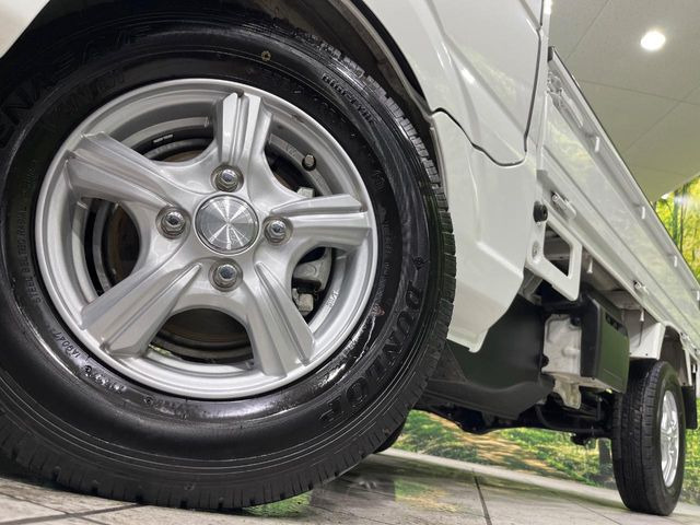 【12インチアルミホイール】外観にマッチしたアルミホイールを装着しております。各種アルミホイールや、スタッドレスタイヤも取扱いしております。是非ご相談ください♪