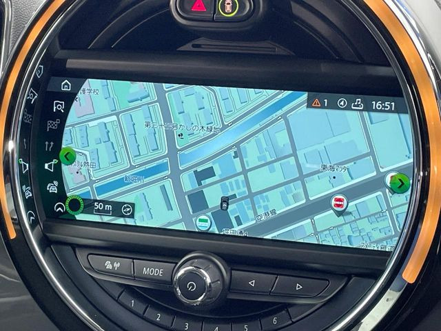 ●純正ナビ:一体感のあるナビは、高級感ある車内を演出してくれます。Bluetooth再生などオーディオ機能も充実しておりますので、運転もより楽しめます♪