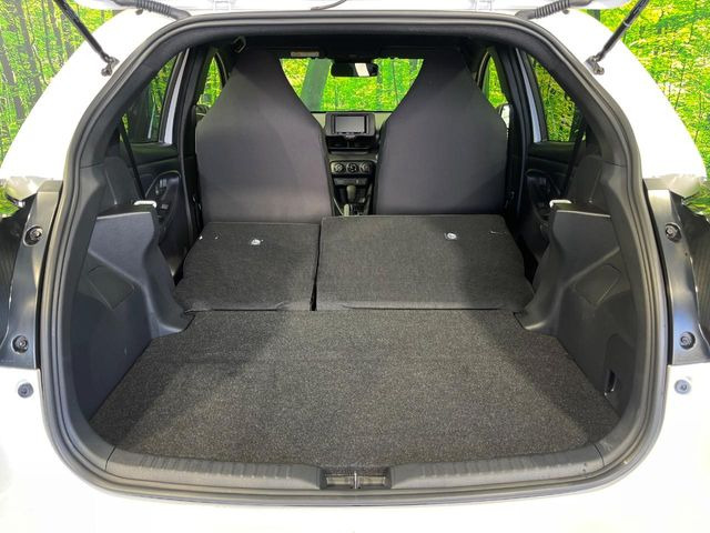 ���i�̂���������ʋ΁A���}���ɏ\���ȉ׎��X�y�[�X���m�ۂ��Ă���܂��B�Z�J���h�V�[�g��|���ƁA�傫�ȉו��̐ύڂ��\�ł���