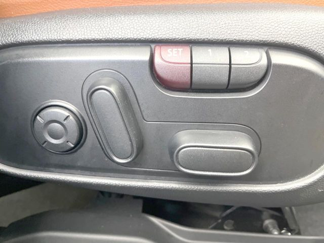 ●パワーシート:シート位置の“前後と背もたれの“角度の微調整が可能となります。手動設定のシートよりも、より細やかな設定ができるのがポイントです。