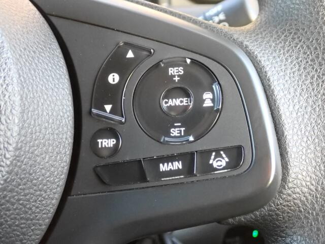 �y�N���[�Y�R���g���[���z�������H�ł̒��������s���y�Ɂ�A�N�Z���y�_���𓥂܂��Ɏԑ������ɕۂ��Ƃ��\�ł��B�O���̎ԗ������m���ĎԊԂ�ۂ悤�ɑ��x���߂��Ă���܂�!!