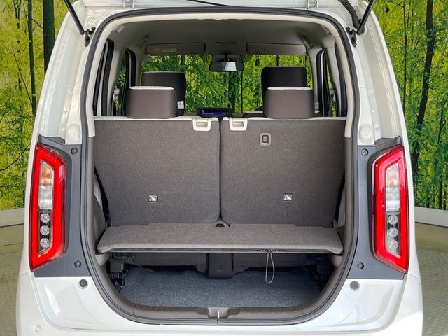 ���i�̂���������ʋ΁A���}���ɏ\���ȉ׎��X�y�[�X���m�ۂ��Ă���܂��B�Z�J���h�V�[�g��|���ƁA�傫�ȉו��̐ύڂ��\�ł���