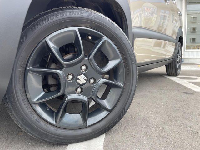 �y����16�C���`�A���~�z�C�[���z�O�ςɃ}�b�`���������A���~�z�C�[���𑕒����Ă���܂��B�e��ЊO�A���~�z�C�[����A�X�^�b�h���X�^�C�����戵�����Ă���܂��B���񂲑��k����������