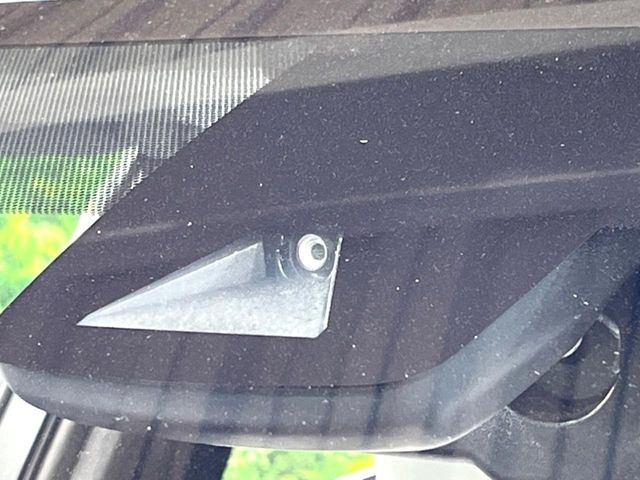 �y�g���^�Z�[�t�e�B�Z���X�z���s���ɑO���̎ԗ�����F�����A�Փ˂������Ȏ��͌x��ƃu���[�L�ŏՓˉ���Ɣ�Q�y�����A�V�X�g�B�����S�Ƀh���C�u�����y���݂��������܂��B