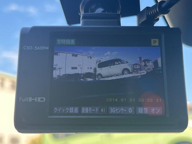 【ドライブレコーダー】安心・安全なカーライフに必須のドライブレコーダーを装備!走行中はもちろん、あおり運転や事故に遭遇した際の状況も映像で記録し、万一のリスクに備えます。