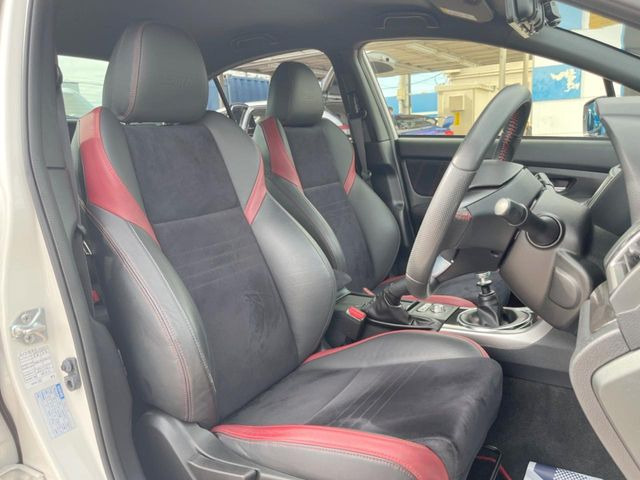 �y�n�[�t���U�[�V�[�g�z�������ƍ���S�n�𗼗������l�C�̃V�[�g���w�ʁE���ʂ̃t�@�u���b�N�f�ނ́A�ʋC���̗ǂ��⊊��ɂ����ɗD��Ă��܂��B�C���╞���ɍ��E���ꂸ���K�ɂ���肢�������܂��B