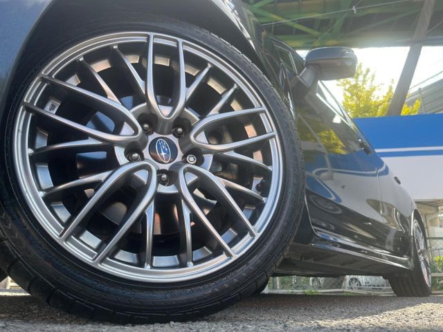 �y�����I�v�V����18�C���`�A���~�z�C�[���z�����I�v�V�����z�C�[���𑕒��B���s���\�̌���ɉ����A�O�ς����X�^�C���b�V���ɂȂ��Ă��܂��B