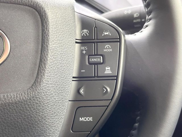 【レーダークルーズコントロール】高速道路での長距離走行が楽に!!自動で速度を保つクルーズコントロールが、衝突軽減システムと連携し、前方の車両を感知して車間を保つように速度調節してくれます!!