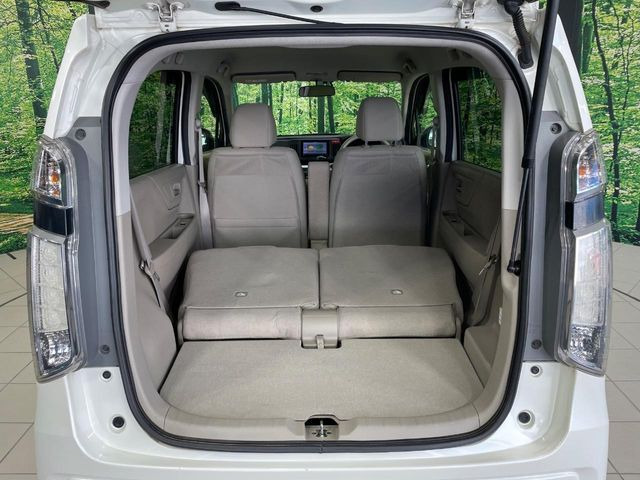 ���i�̂���������ʋ΁A���}���ɏ\���ȉ׎��X�y�[�X���m�ۂ��Ă���܂��B�Z�J���h�V�[�g��|���ƁA�傫�ȉו��̐ύڂ��\�ł���