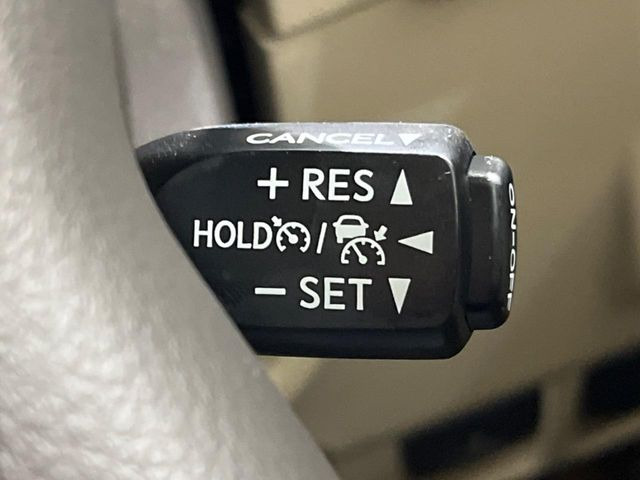 【レーダークルーズコントロール】高速道路での長距離走行が楽に!!自動で速度を保つクルーズコントロールが、衝突軽減システムと連携し、前方の車両を感知して車間を保つように速度調節してくれます!!