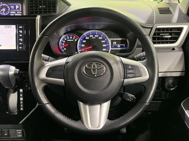 【クルーズコントロール】高速道路もラクラク走行。アクセルを離しても一定速度で走行ができ、長距離運転時の負担を軽減!加速・減速も簡単なスイッチ操作で調整できます。