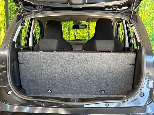 ���i�̂���������ʋ΁A���}���ɏ\���ȉ׎��X�y�[�X���m�ۂ��Ă���܂��B�Z�J���h�V�[�g��|���ƁA�傫�ȉו��̐ύڂ��\�ł���