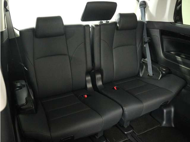 サードシートも広々とした空間をご用意しております!シートアレンジにて、快適スペースを作ることも可能となっております!アレンジパターンも豊富で、様々なシーンにご利用いただけます!