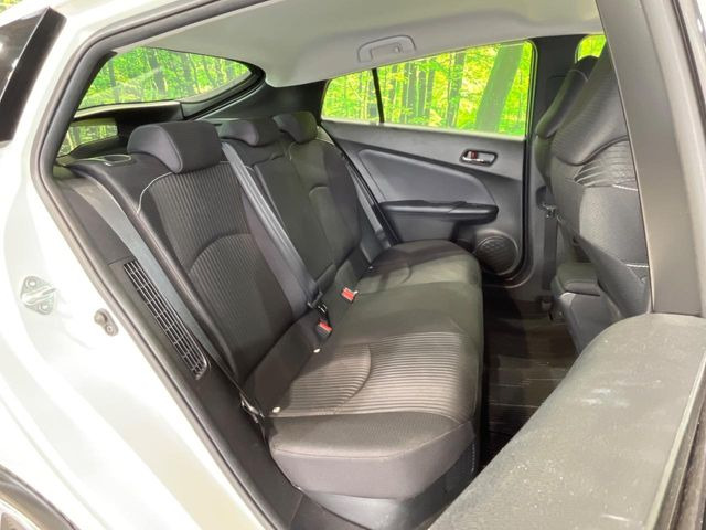 後部座席も気になるようなキズ・汚れやへたり等、大きなダメージはなく、良好な状態です。