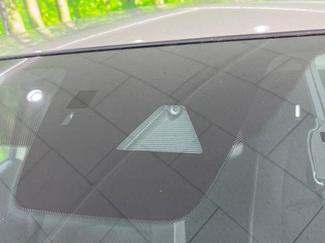 �yi-ACTIVESENSE�z���s���ɑO���̎ԗ�����F�����A�Փ˂������Ȏ��͌x��ƃu���[�L�ŏՓˉ���Ɣ�Q�y�����A�V�X�g�B�����S�Ƀh���C�u�����y���݂��������܂��B