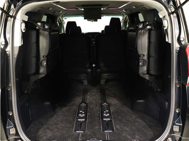 ミニバン最大級のスペース!ご家族、お友達とのキャンプやバーベキューほか、お仕事でも十分な容量が有ります!