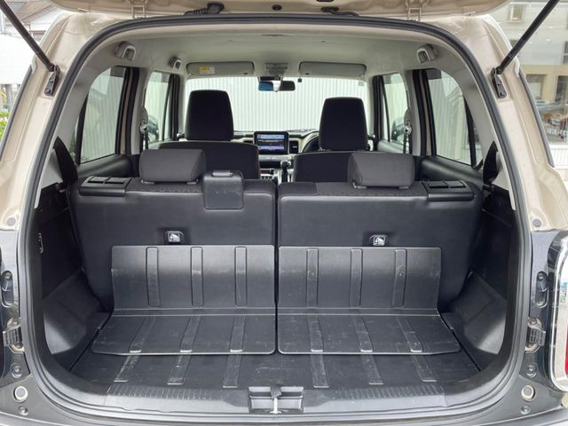 ���i�̂���������ʋ΁A���}���ɏ\���ȉ׎��X�y�[�X���m�ۂ��Ă���܂��B�Z�J���h�V�[�g��|���ƁA�傫�ȉו��̐ύڂ��\�ł���