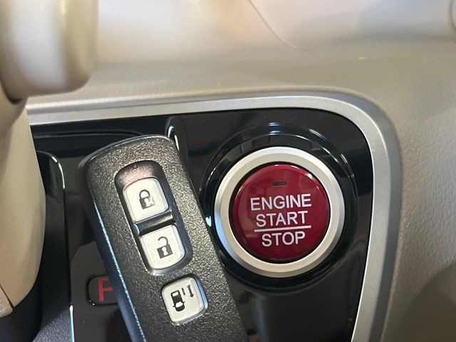 �yHonda�X�}�[�g�L�[�z�J�o����|�P�b�g�ɓ��ꂽ�܂܂ł��h�A�̎{���E�������\�ȃX�}�[�g�L�[�𑕔��B�G���W���̃I���E�I�t�����J�M�����o���K�v����������Ƃ��Ă��֗��ł���