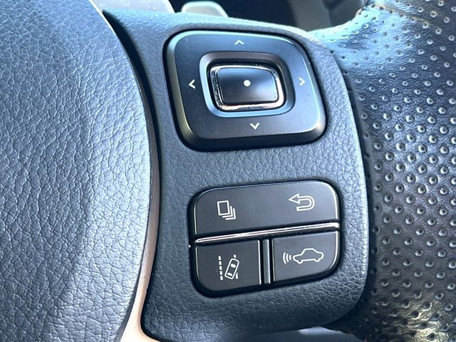 【プリクラッシュセーフティ】前方の車両等を検知し、衝突しそうな時は警報で注意を促し、ブレーキを踏む力をサポート。ブレーキを踏めなかった場合は衝突被害軽減ブレーキが作動、衝突回避をサポートします。