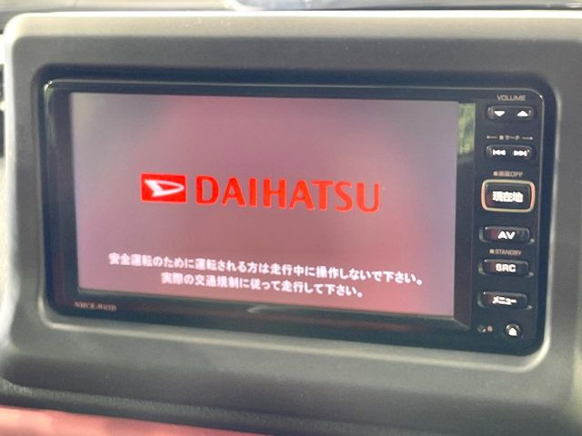 【純正ナビ】人気の純正ナビを装備しております。ナビの使いやすさはもちろん、オーディオ機能も充実!キャンプや旅行はもちろん、通勤や買い物など普段のドライブも楽しくなるはず♪