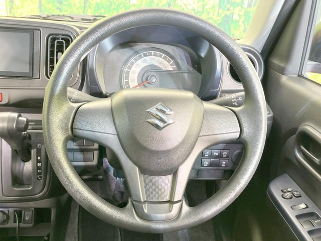 ステアリングも使用感が少なく、きれいな状態となっております♪