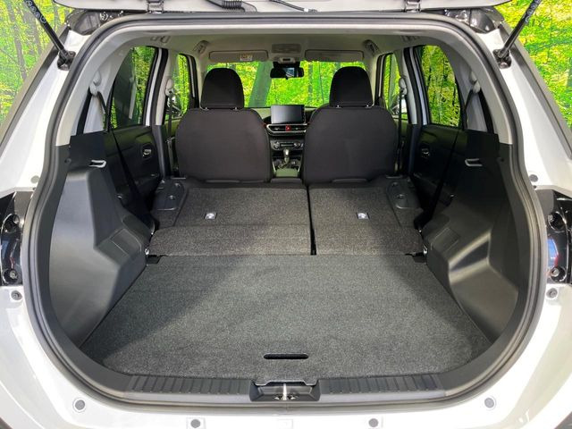 ���i�̂���������ʋ΁A���}���ɏ\���ȉ׎��X�y�[�X���m�ۂ��Ă���܂��B�Z�J���h�V�[�g��|���ƁA�傫�ȉו��̐ύڂ��\�ł���