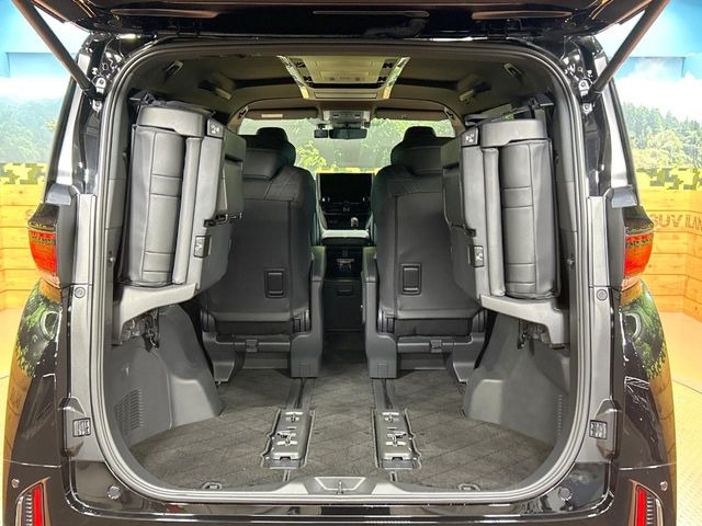 後席を格納すると、これだけの広さが!シーンに合わせたシートアレンジで、大きな荷物も積むことが出来ます♪