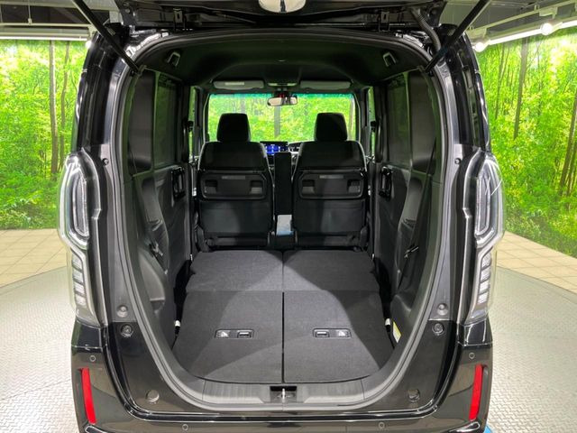 ���i�̂���������ʋ΁A���}���ɏ\���ȉ׎��X�y�[�X���m�ۂ��Ă���܂��B�Z�J���h�V�[�g��|���ƁA�傫�ȉו��̐ύڂ��\�ł���