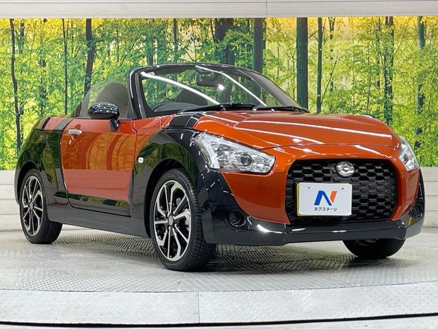 高透明度のガラス皮膜で撥水はもちろん、上質なツヤ・光沢を実現。紫外線や酸性雨から大切な愛車を保護し、色あせ・劣化を防止。「弾スプラッシュコート」、「弾プリミッサコート」からお選びいただけます。