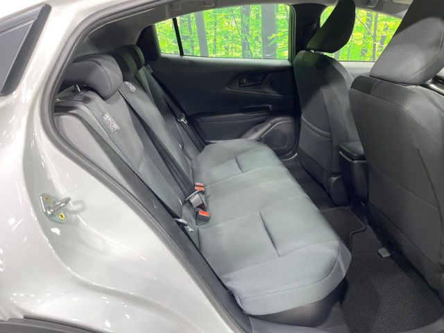 後部座席も気になるようなキズ・汚れやへたり等、大きなダメージはなく、良好な状態です。