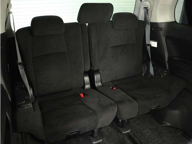 サードシートも広々とした空間をご用意しております!シートアレンジにて、快適スペースを作ることも可能となっております!アレンジパターンも豊富で、様々なシーンにご利用いただけます!