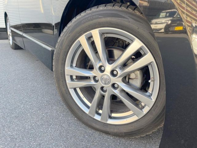 【純正18インチアルミホイール】外観にマッチした純正アルミホイールを装着しております。各種社外アルミホイールや、スタッドレスタイヤも取扱いしております。是非ご相談ください♪