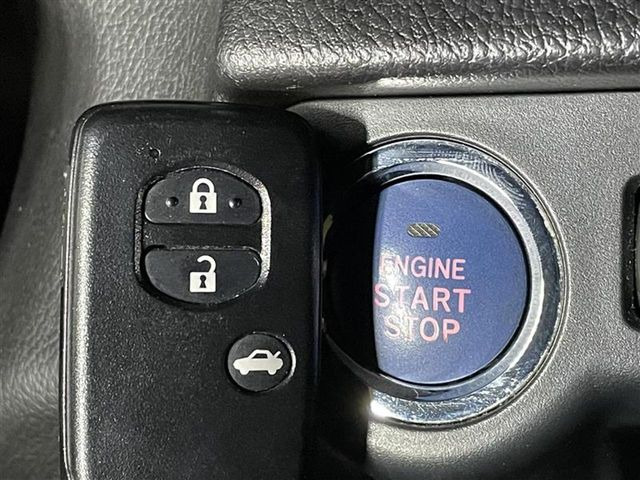 �y�A�N�Z�X�L�[&�v�b�V���X�^�[�g�z�J�o����|�P�b�g�ɓ��ꂽ�܂܂ł��h�A�̎{���E�������\�ȃX�}�[�g�L�[�𑕔��B�G���W���̃I���E�I�t�����J�M�����o���K�v�������A�{�^�����v�b�V�����邾����OK��