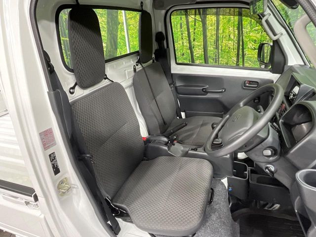 運転席シート廻りは使用感も少なく、良好な状態となっています。丁寧に使われていたことがよくわかりますね。