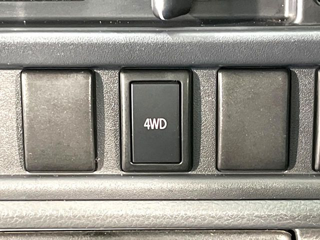 4WDのお車ですので、雪道でも安心です♪降雪地地域にお住まいの方以外にも、ウィンタースポーツが趣味の方や降雪地域へ帰省される機会がある方にもおすすめ!