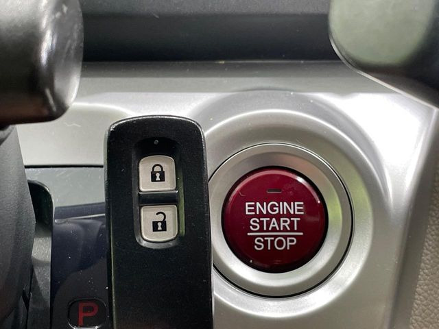 �yHonda�X�}�[�g�L�[�z�J�o����|�P�b�g�ɓ��ꂽ�܂܂ł��h�A�̎{���E�������\�ȃX�}�[�g�L�[�𑕔��B�G���W���̃I���E�I�t�����J�M�����o���K�v����������Ƃ��Ă��֗��ł���