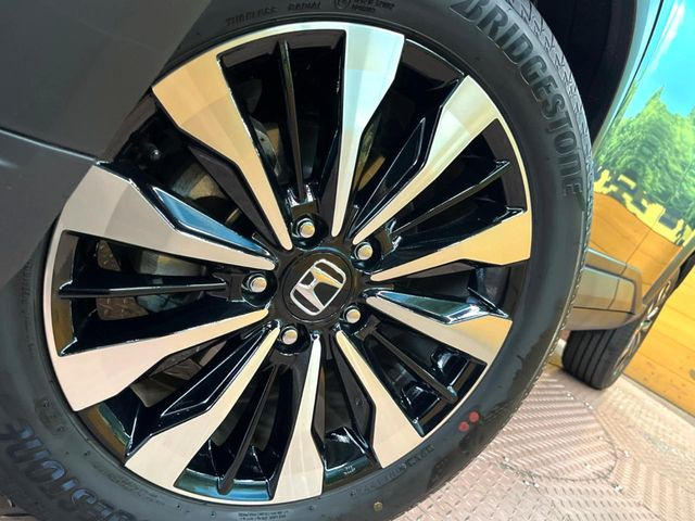 �y����17�C���`�A���~�z�C�[���z�O�ςɃ}�b�`���������A���~�z�C�[���𑕒����Ă���܂��B�e��ЊO�A���~�z�C�[����A�X�^�b�h���X�^�C�����戵�����Ă���܂��B���񂲑��k����������